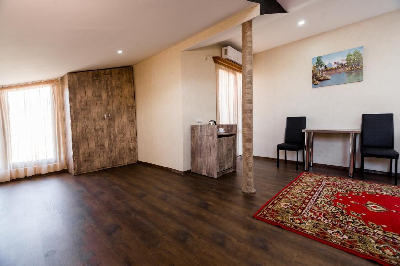 George Hotel Тбилиси Екстериор снимка