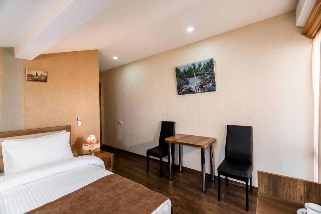 George Hotel Тбилиси Екстериор снимка