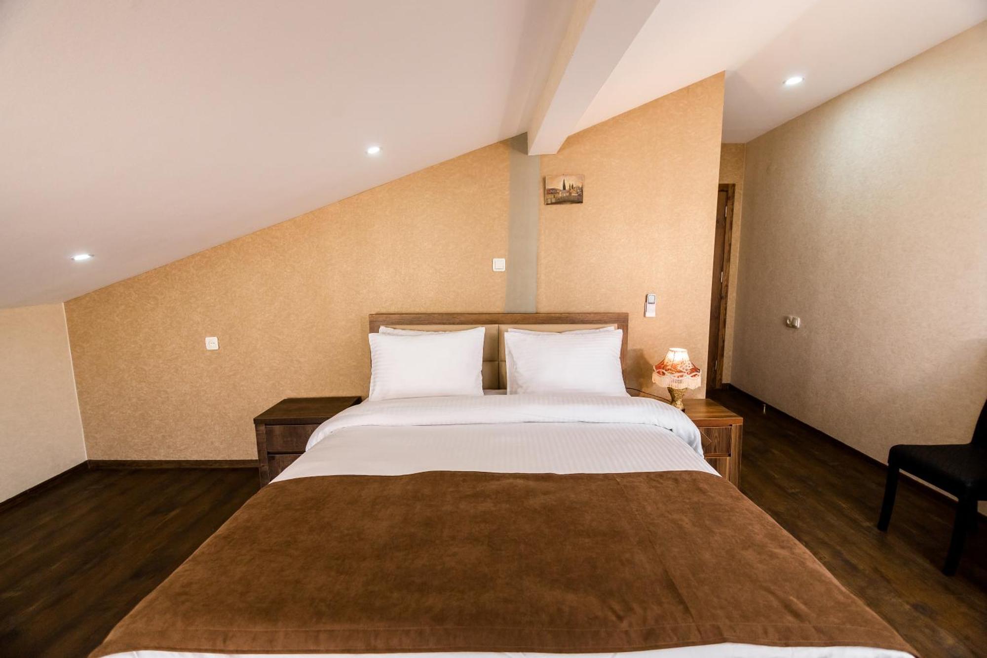 George Hotel Тбилиси Екстериор снимка